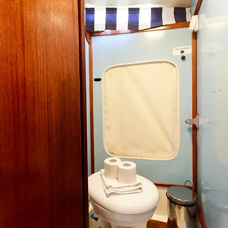 Πλωτό κατάλυμα Evamia Boat *