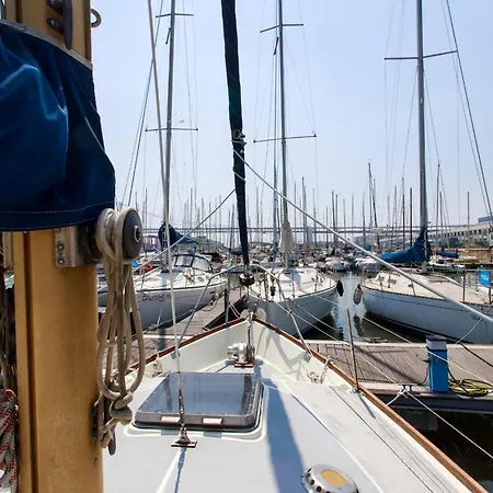 Πλωτό κατάλυμα Evamia Boat